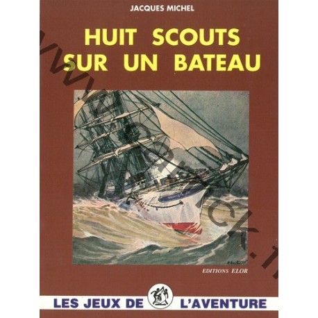 Huit scouts sur un bateau